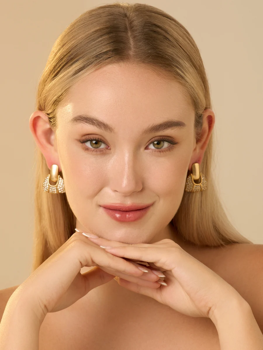 Sweet Stunner Rhinestone Embellished Stud Earrings - Image 2