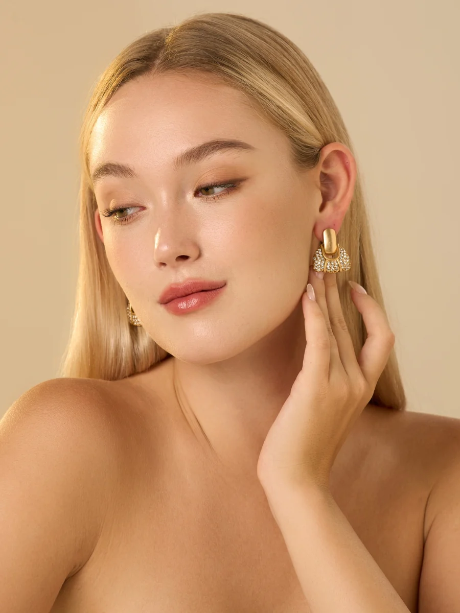Sweet Stunner Rhinestone Embellished Stud Earrings - Image 4