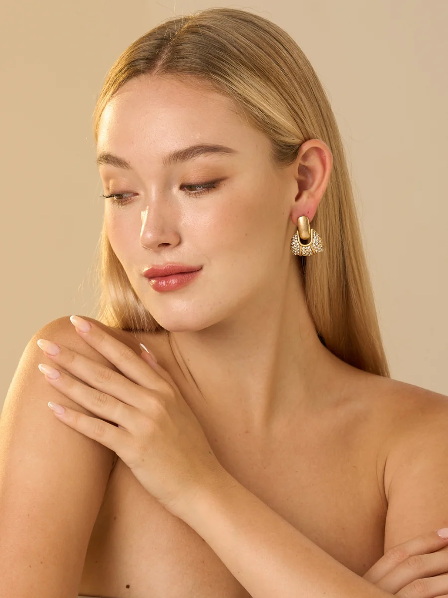 Sweet Stunner Rhinestone Embellished Stud Earrings - Image 7